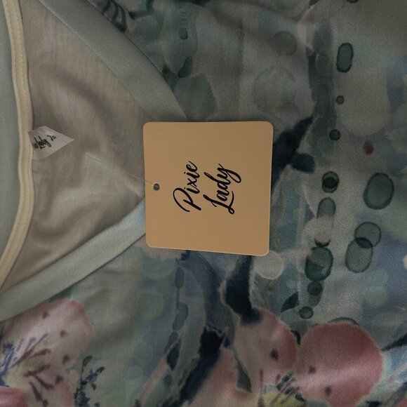 Pixie Lady Pastel floral top Size 2x - Picture 5 of 5
